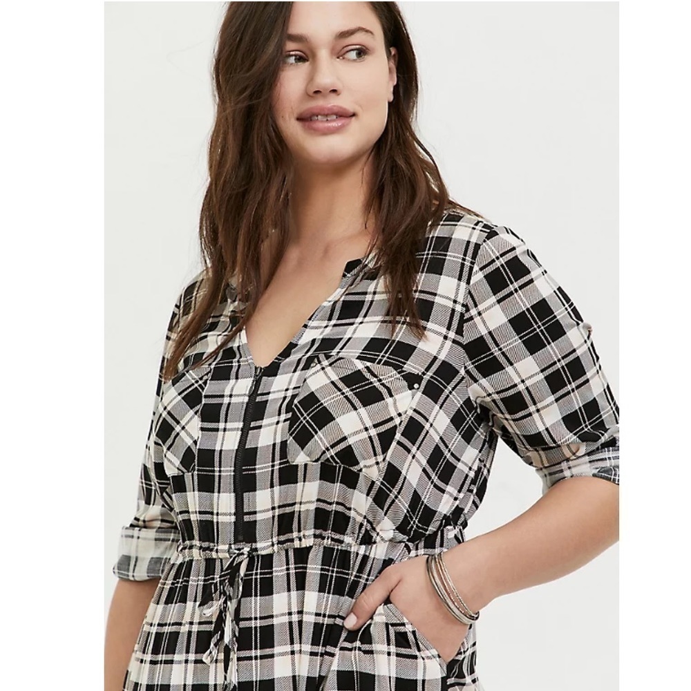 Torrid size 3 BLACK & IVORY PLAID CHALLIS ZIP FRONT DRAWSTRING SHIRT DRESS - Picture 2 of 11